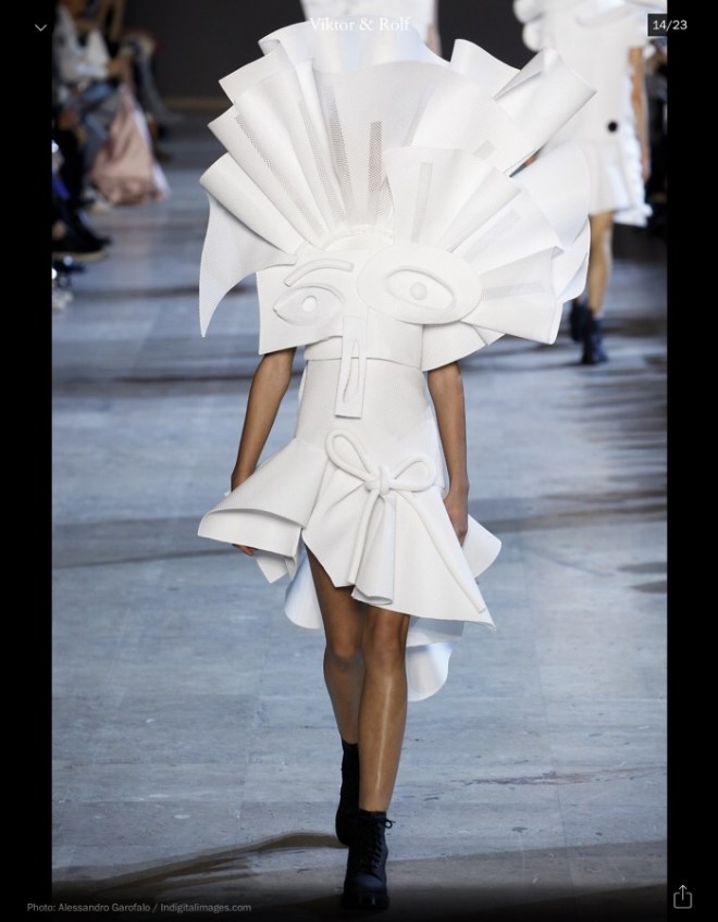 Viktor and Rolf Couture Spring 2016