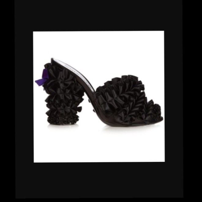 Marco de Vincenzo: Ruffled satin block-heel mules