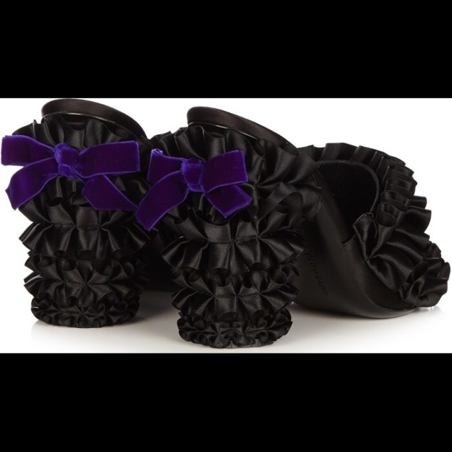 Marco de Vincenzo: Ruffled satin block-heel mules