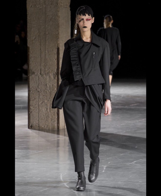 PFW Fall 2017 RTW: Yohji Yamamoto