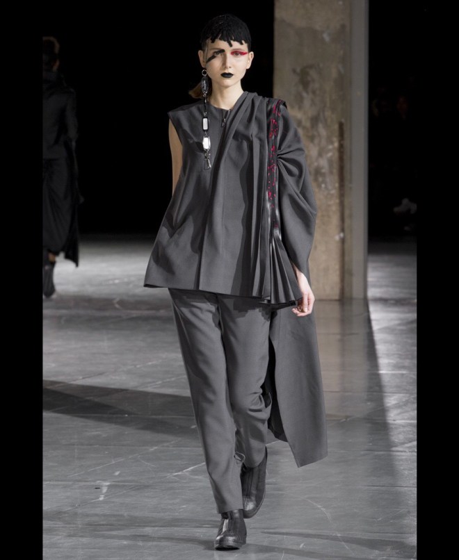PFW Fall 2017 RTW: Yohji Yamamoto