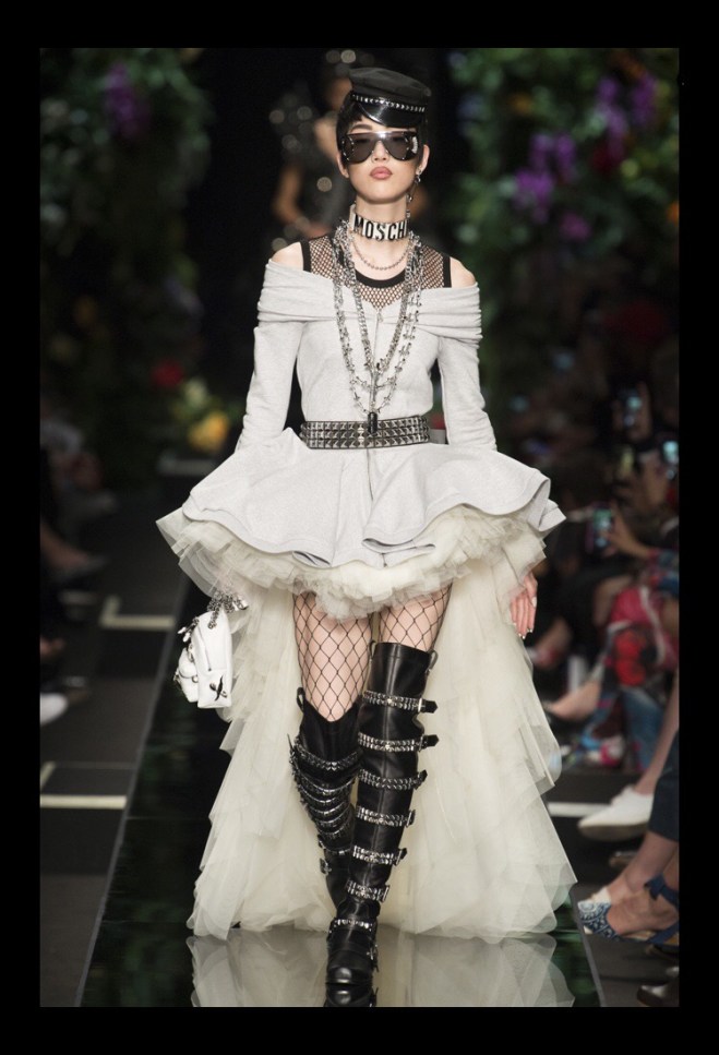 MFW S/S 2018 RTW: Moschino