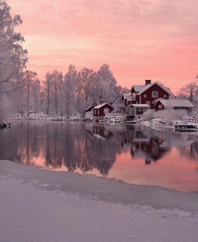 Image from Instagram @beautifuldestinations: Winter wonderland in Sweden (photographer: Instagram @mariaanderhell)
